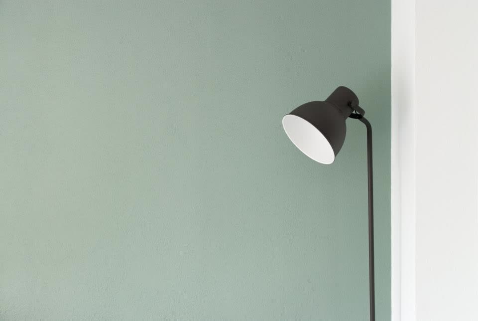 Lampada da parete in un soggiorno