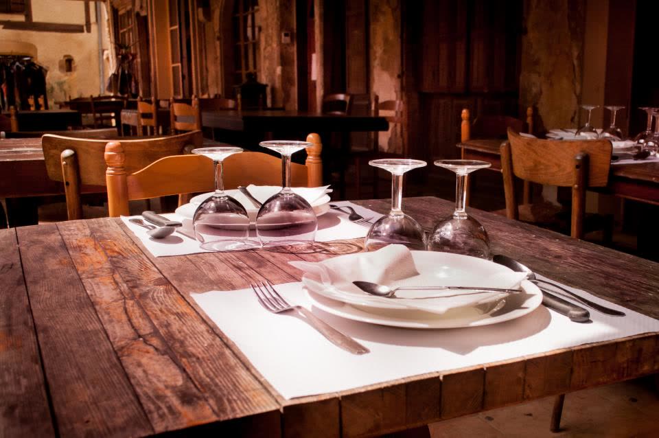 Sala del ristorante apparecchiata